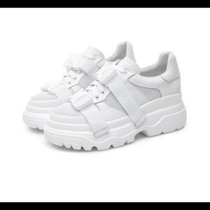 Chunky Tennis Shoes 👟